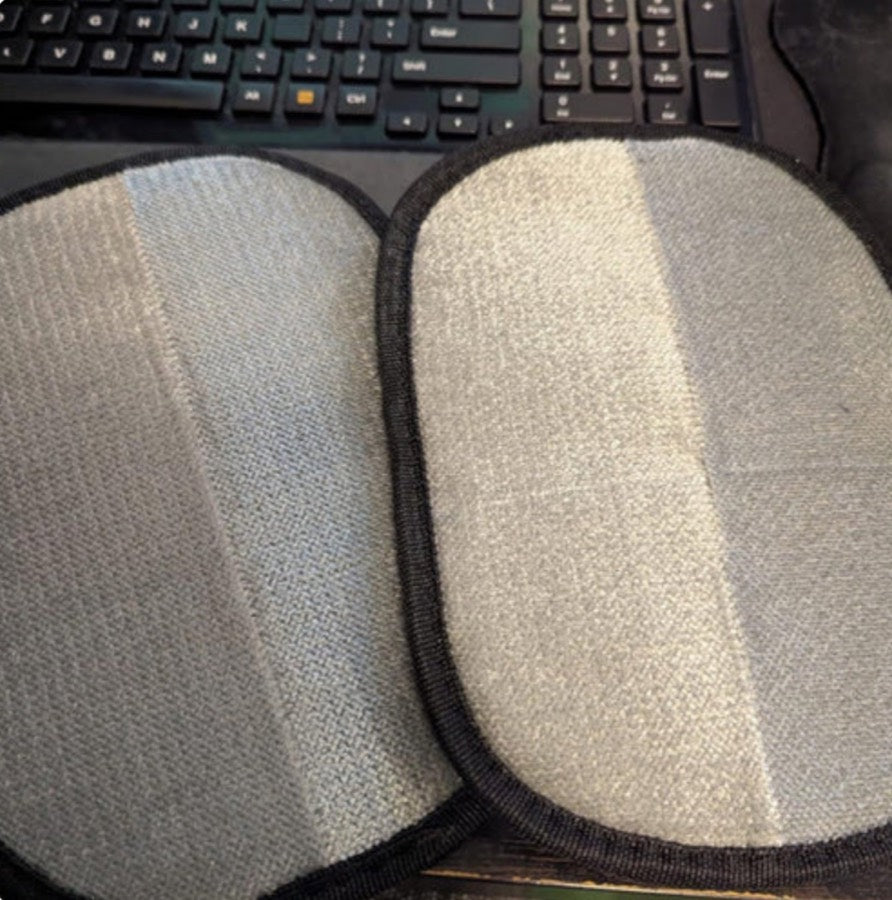 Två återanvändbara pälsvantar
