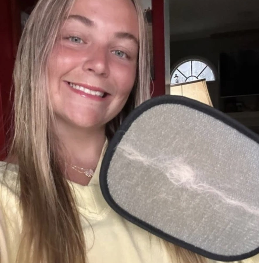 Kund visar Pälsvanten efter användning